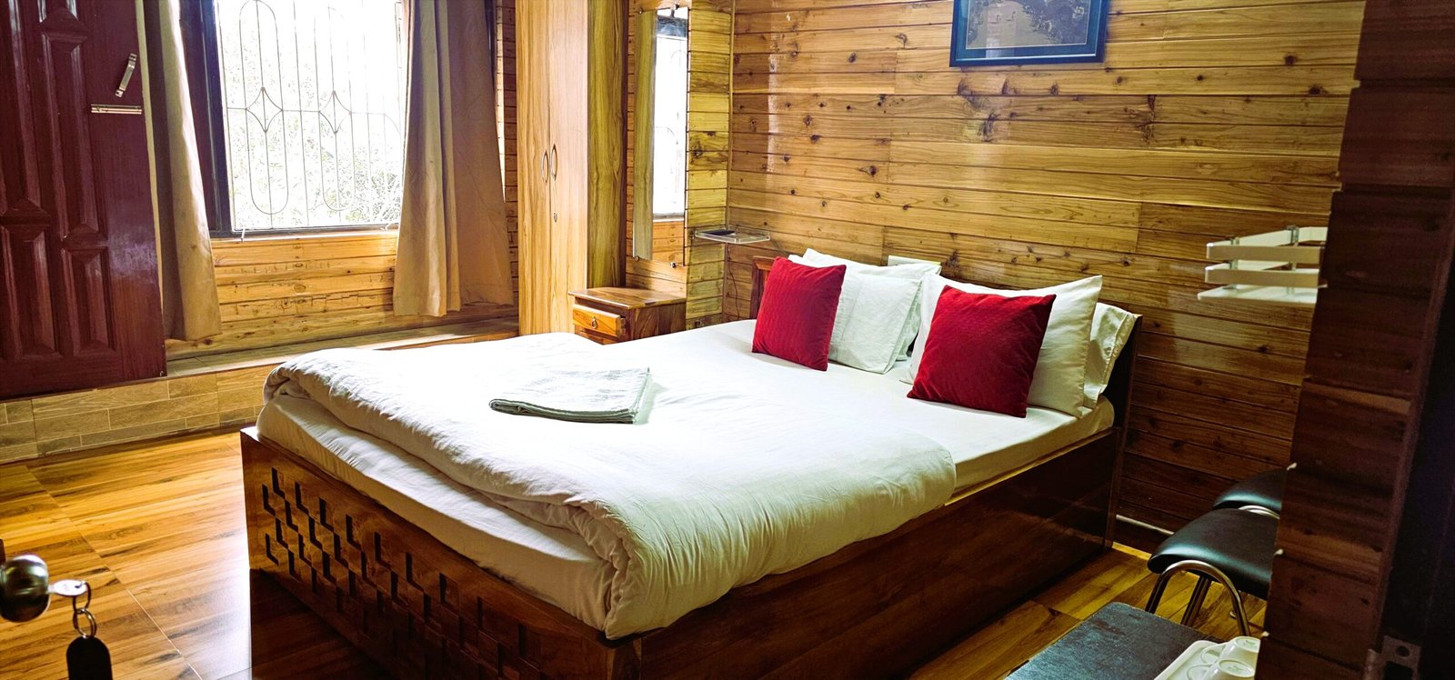 Luxury double bed room with mountain view near Mall Road Darjeeling