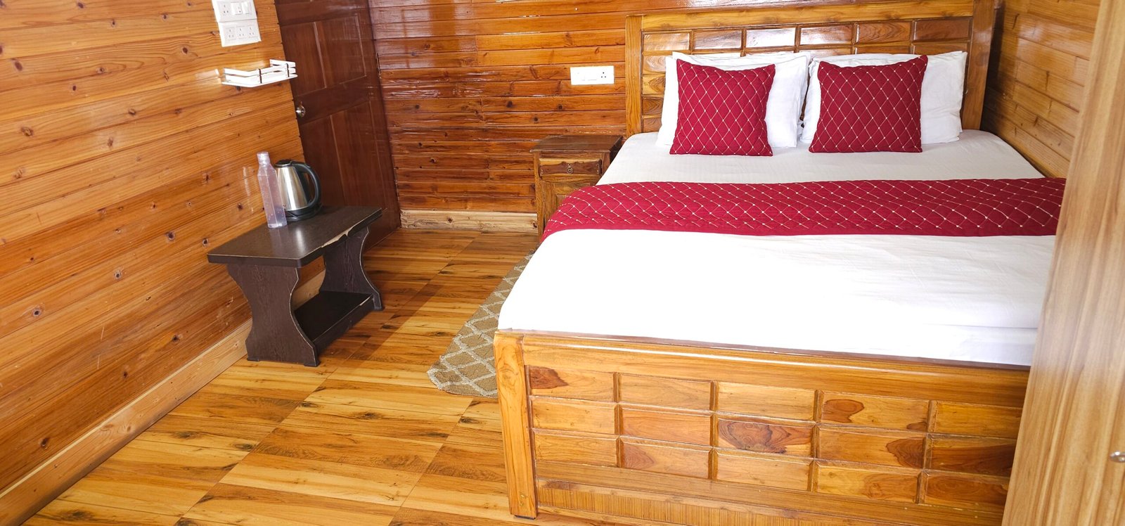 Luxury room with mountain view near Mall Road Darjeeling ideal for couples and families