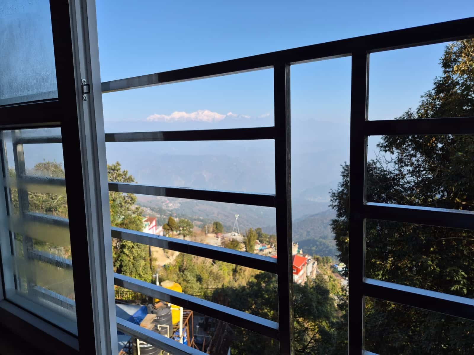 Golden Ridge room interior Darjeeling
