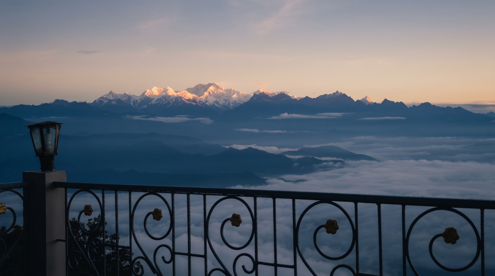 Hotels in Darjeeling - View Point Residency Kanchenjunga view